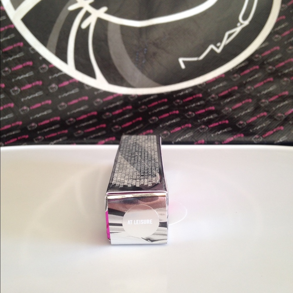 LAST ONE!💗HPx2!💗MAC Frost Lipstick, At Leisure - Picture 2 of 8